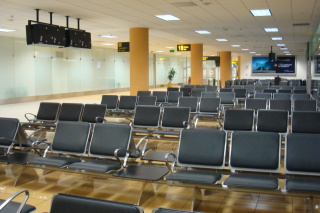 a row of chairs in an airport