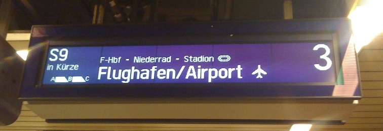 a sign with an arrow pointing to the airport