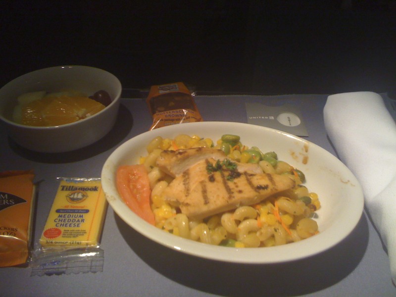 united-airlines-domestic-snack-service-redeye-first-class