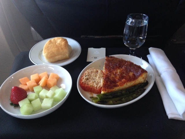 aa_american_airlines_first_class_breakfast_02
