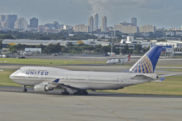 united-airlines-747-at-syd