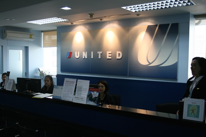 united_airlines_ticketing_office_bangkok_03