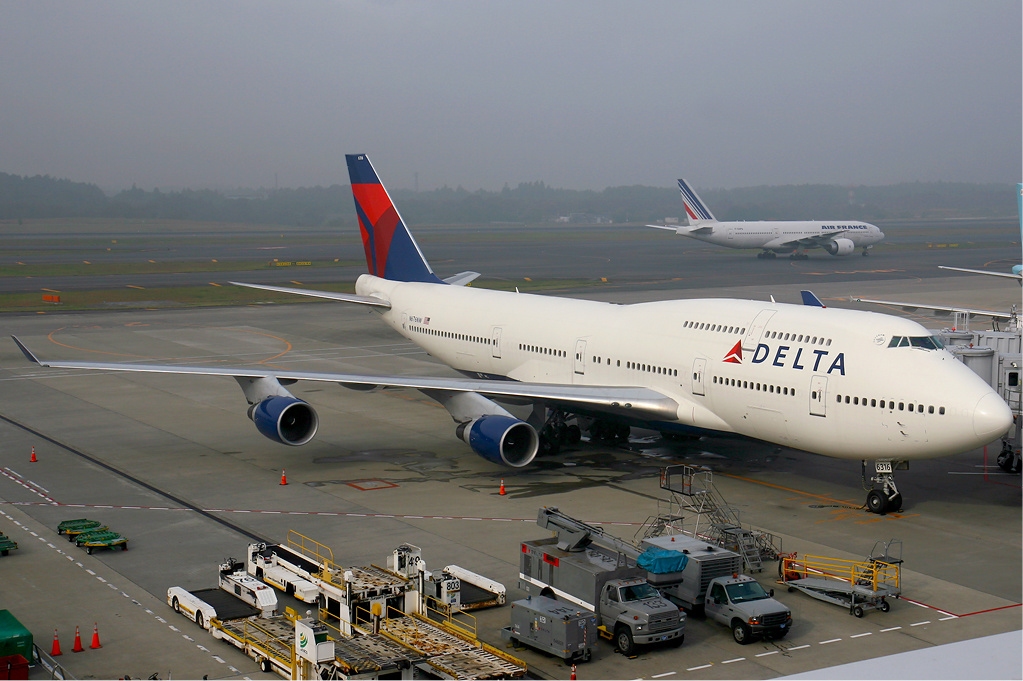 delta-747-400