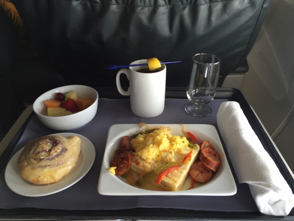 united-airlines-labor-day-2015-lax-ord-01-breakfast