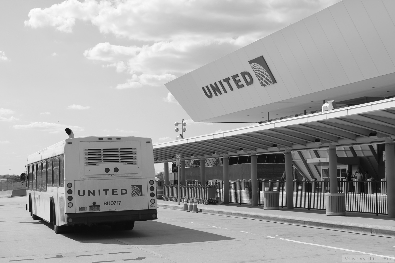 What partners does United Airlines have for its frequent flyer program?