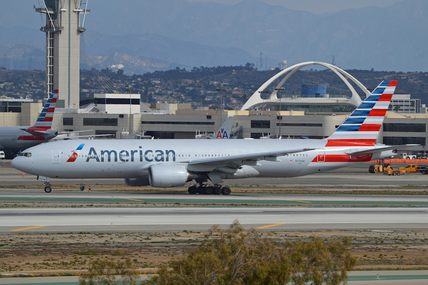boeing-777-300-american-airlines-at-lax