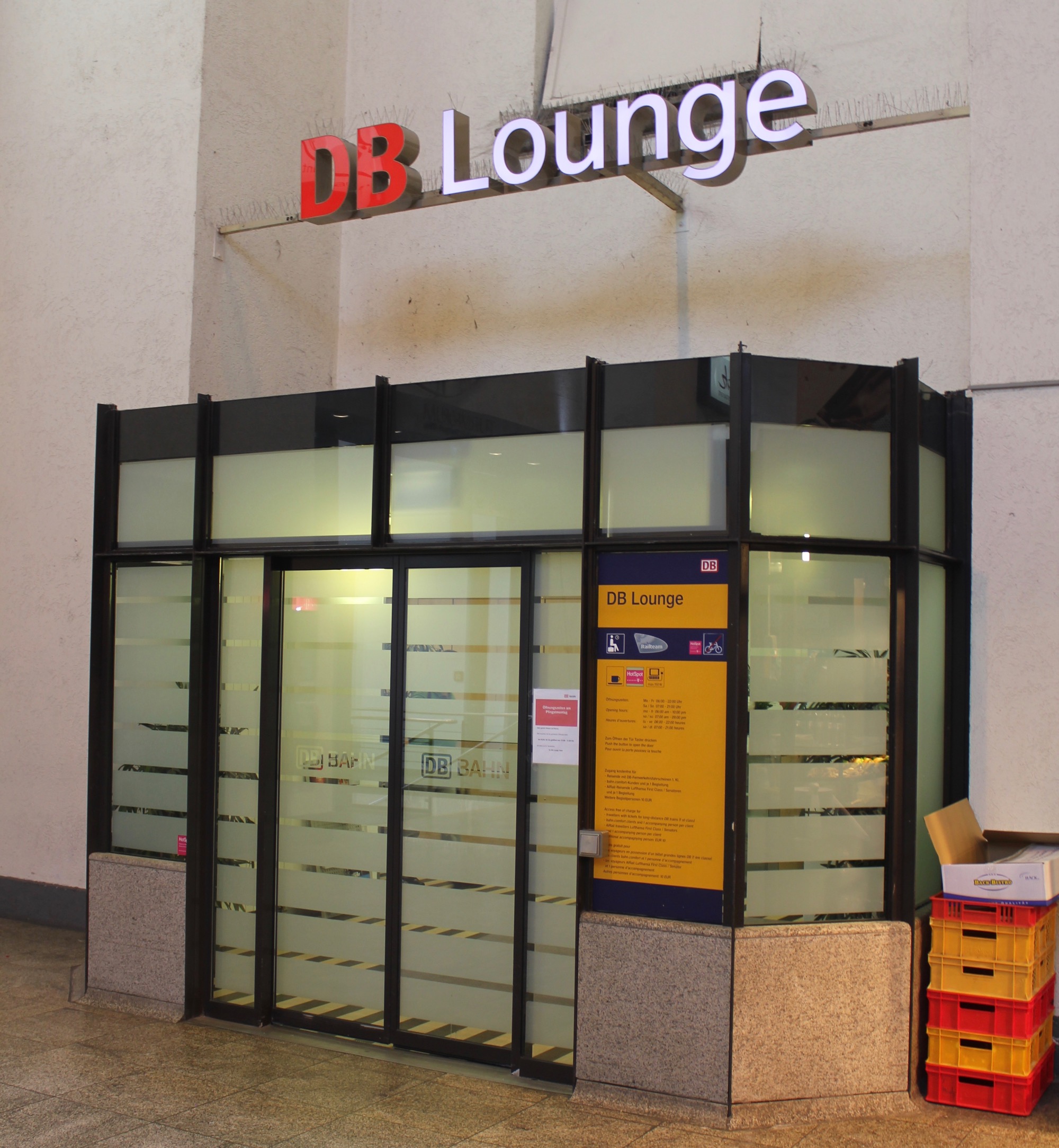Review Deutsche Bahn (DB) Lounge Stuttgart Live and