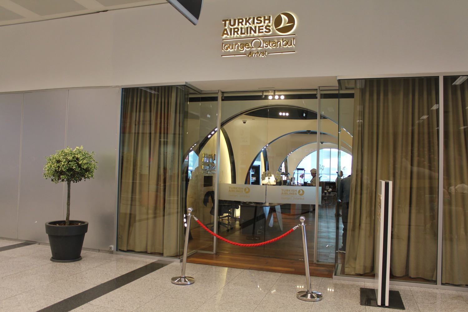turkish-airlines-arrivals-lounge-istanbul-25