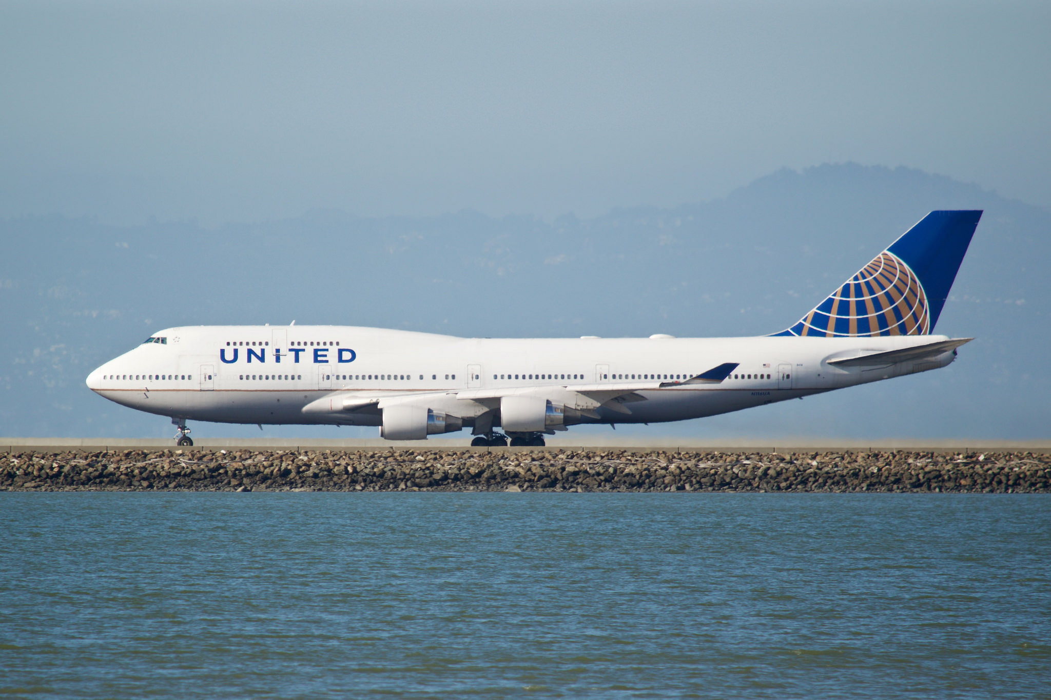 United 747-400