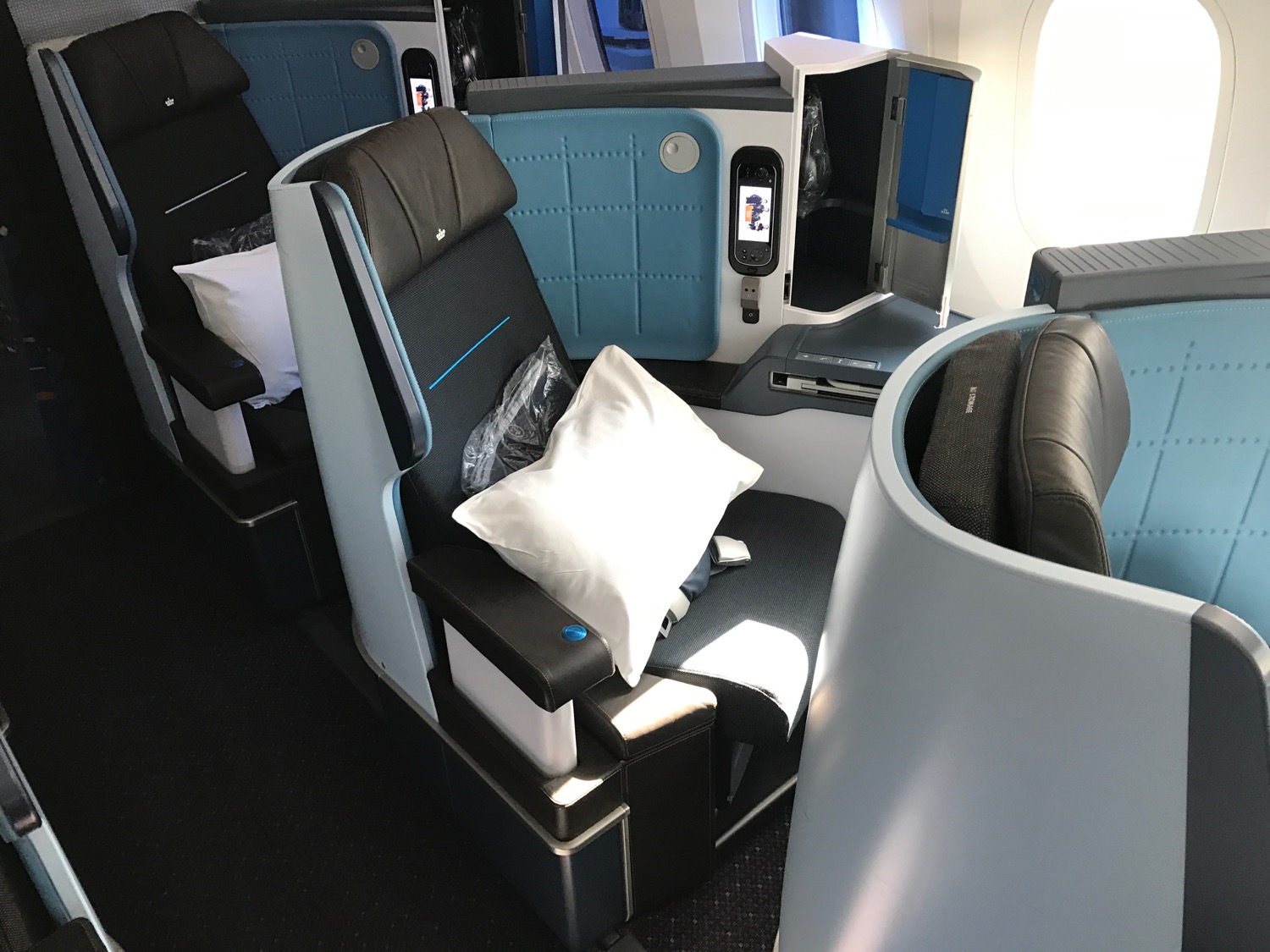 KLM 787 Business Class Review - 16