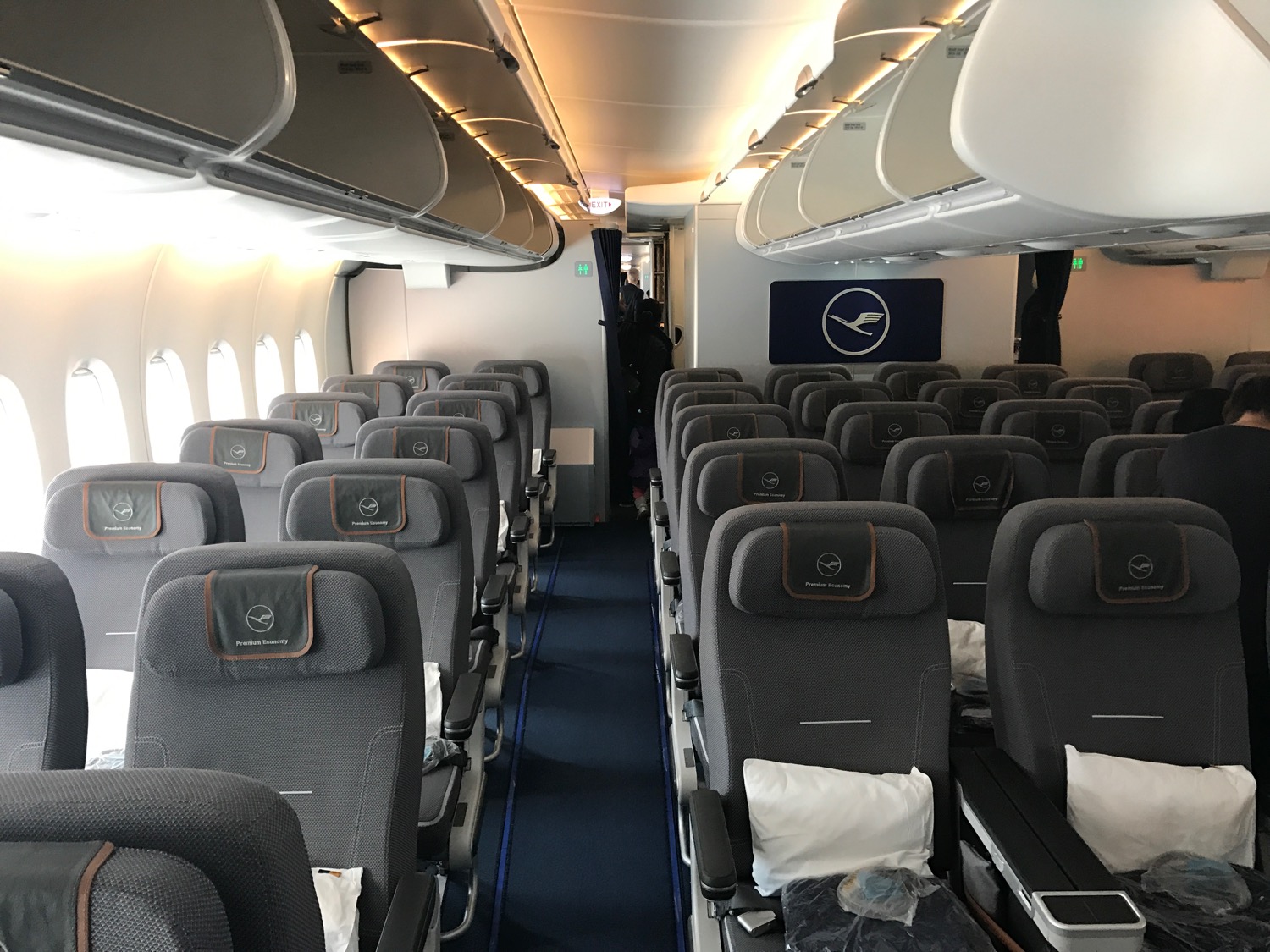 Lufthansa Premium Economy FRA-LAX - 2