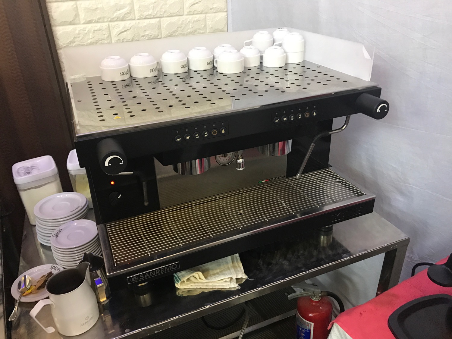 a coffee machine with white cups on top