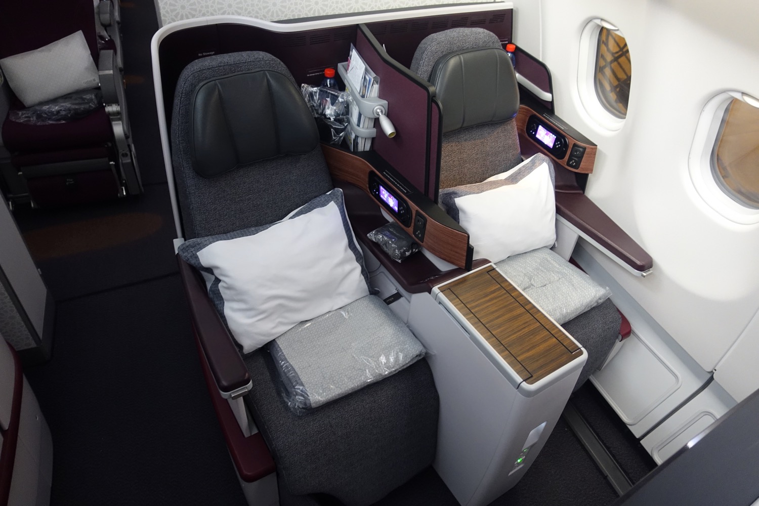 Review: Qatar Airways A340 Business Class Doha To Colombo - Live and