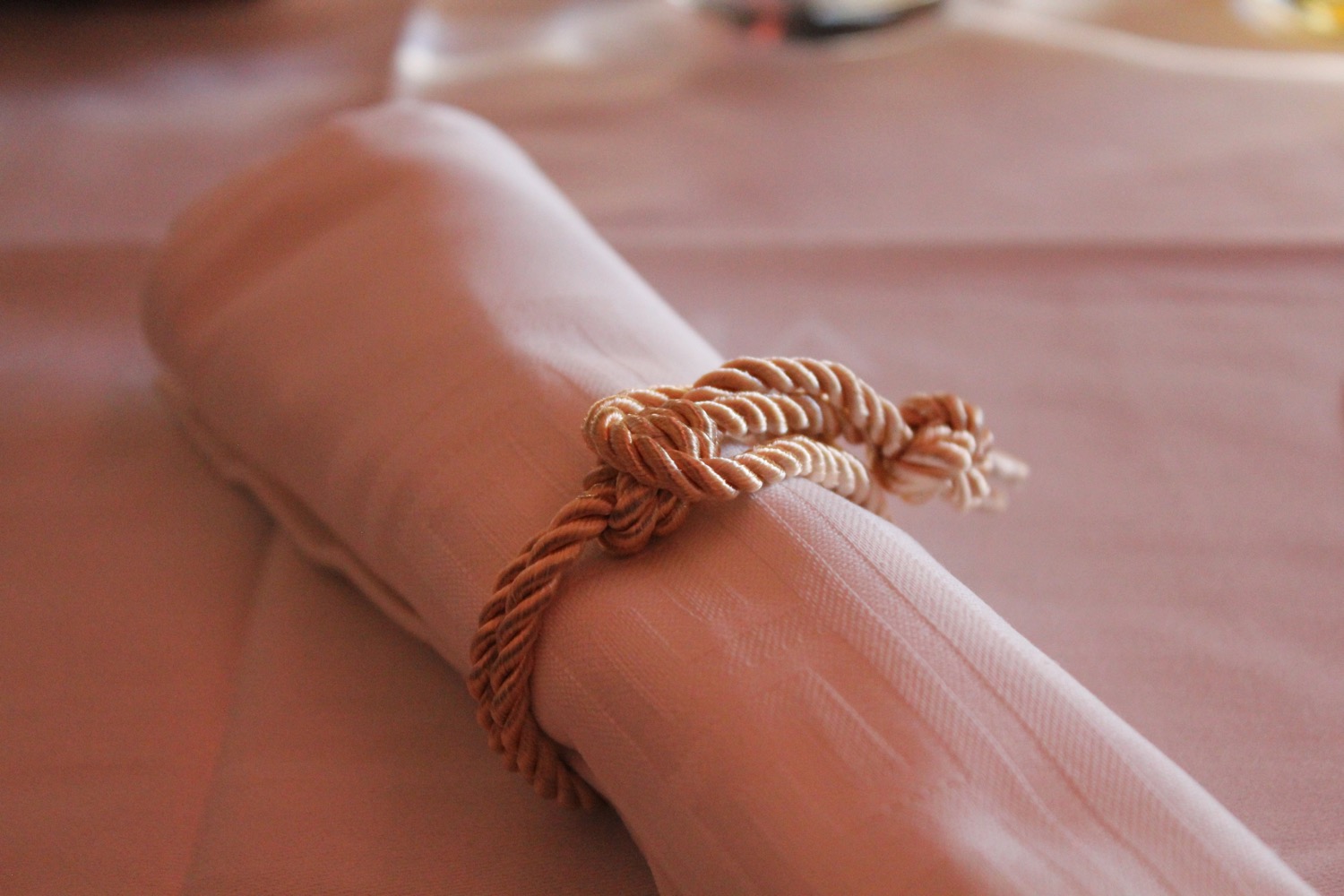 knotted napkin