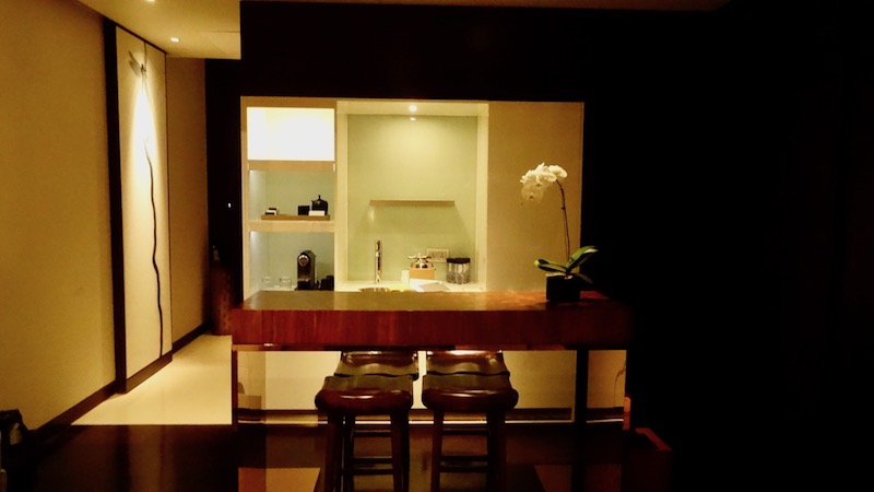 In-room breakfast bar and kitchenette