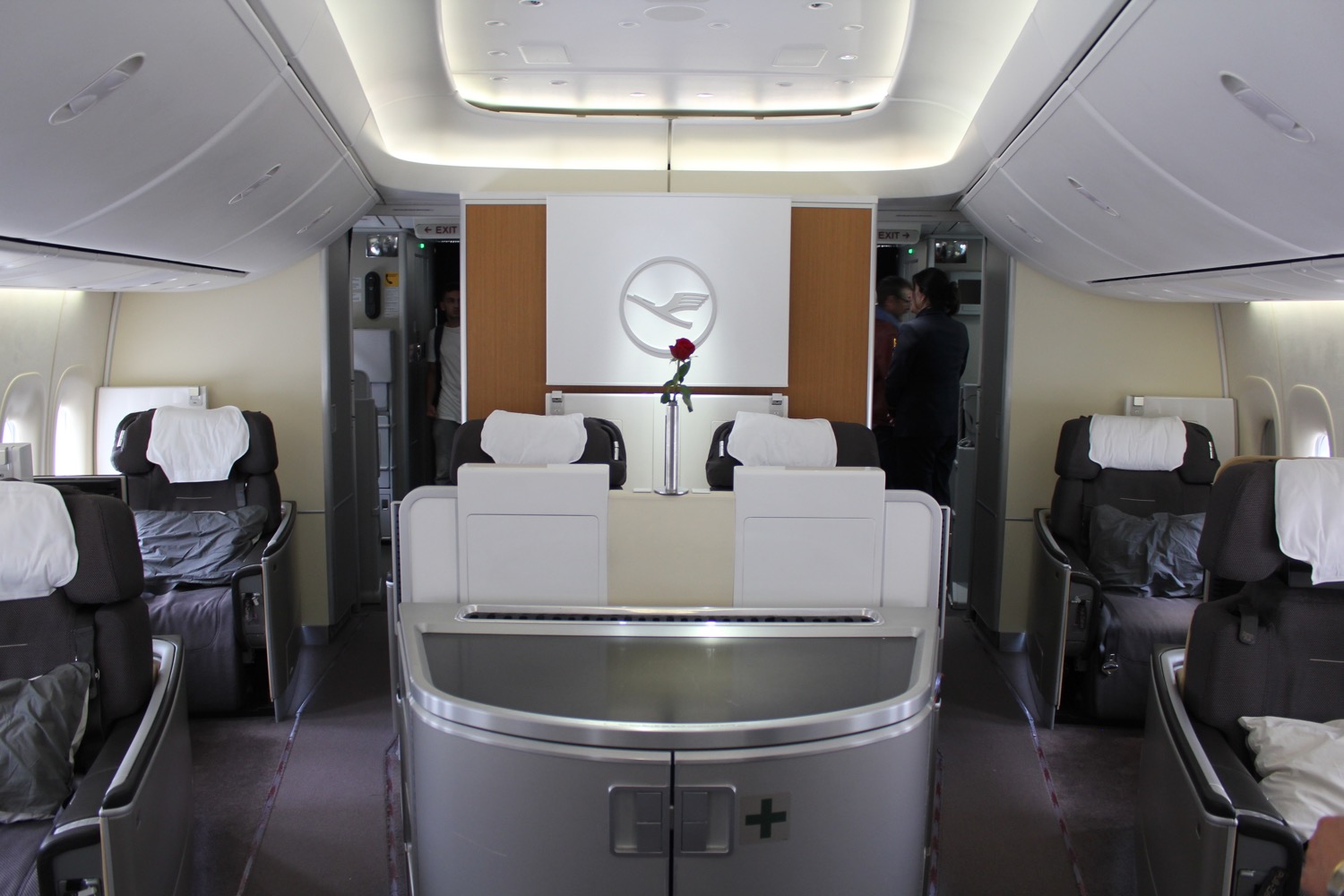 Lufthansa-747-8-First-Class-Review-14.jp