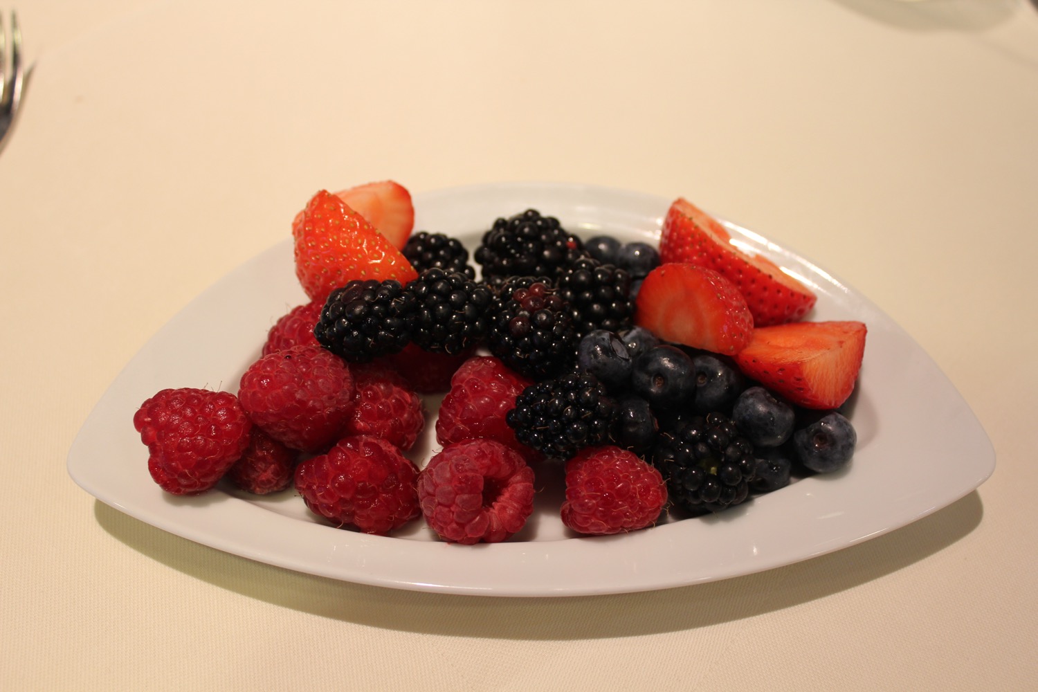 a plate of berries on a table