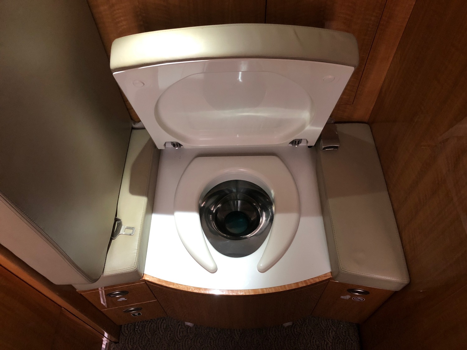 a toilet with a bowl in the middle of the toilet