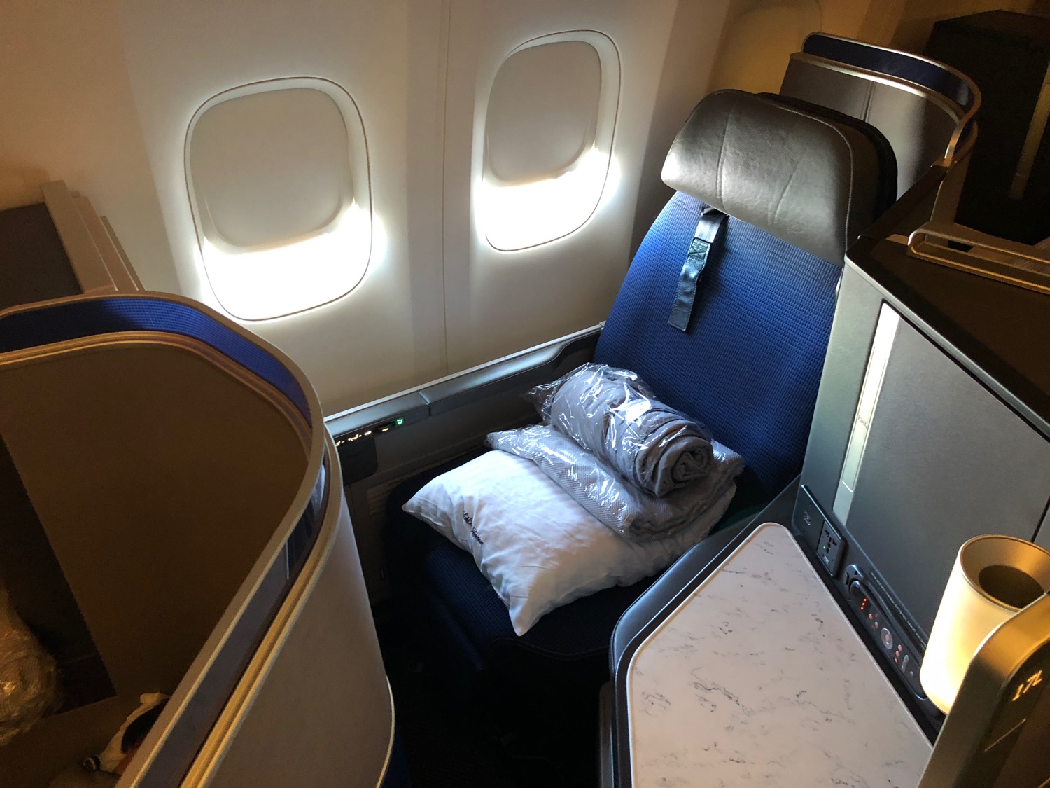 Review: United 777-300ER Polaris Business Class San Francisco to Hong