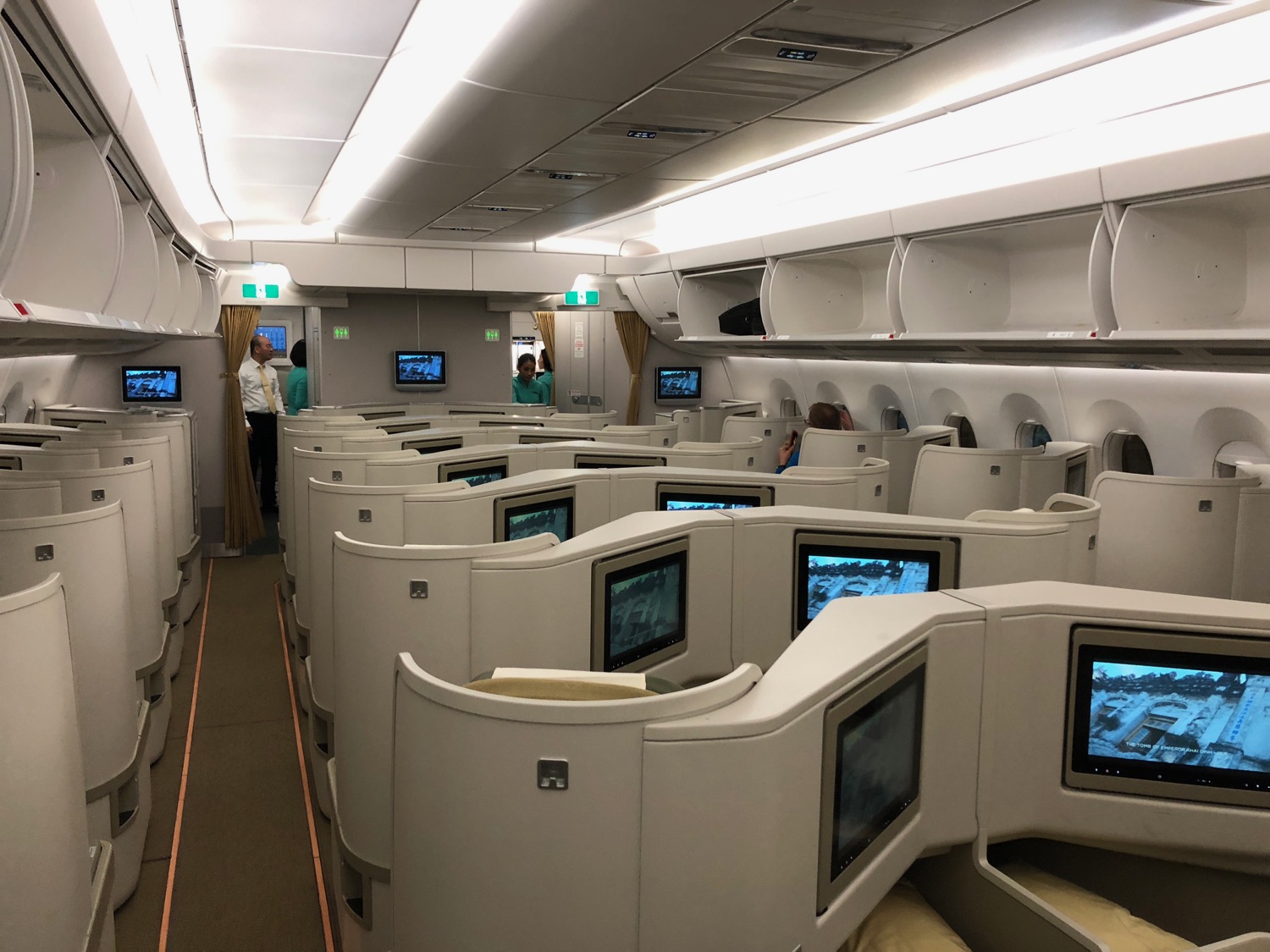 First Impressions of Vietnam Airlines A350 Business Class - Live and