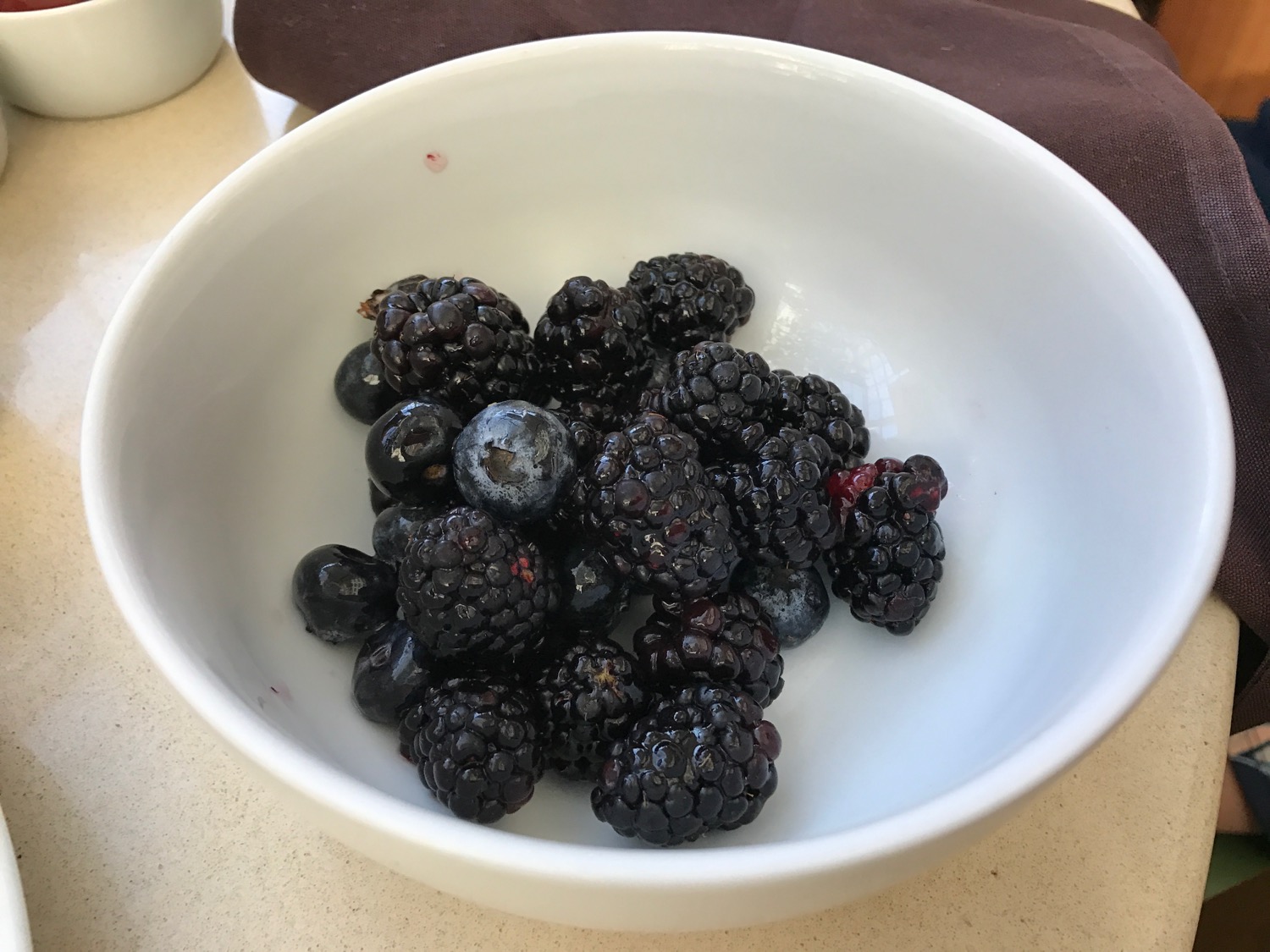 a bowl of blackberries and blueberries