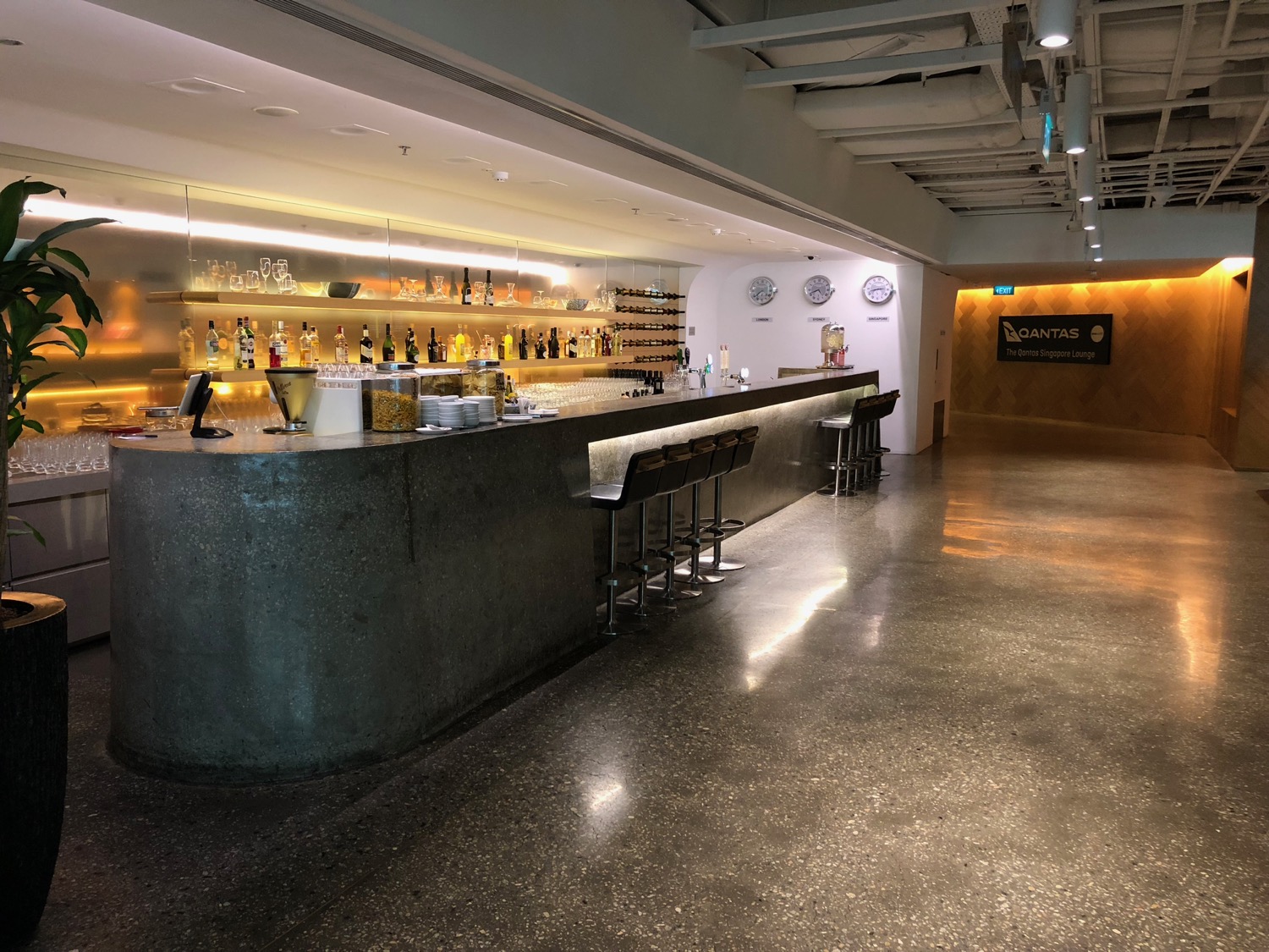 Review: Qantas Lounge Singapore (SIN) - Live and Let's Fly