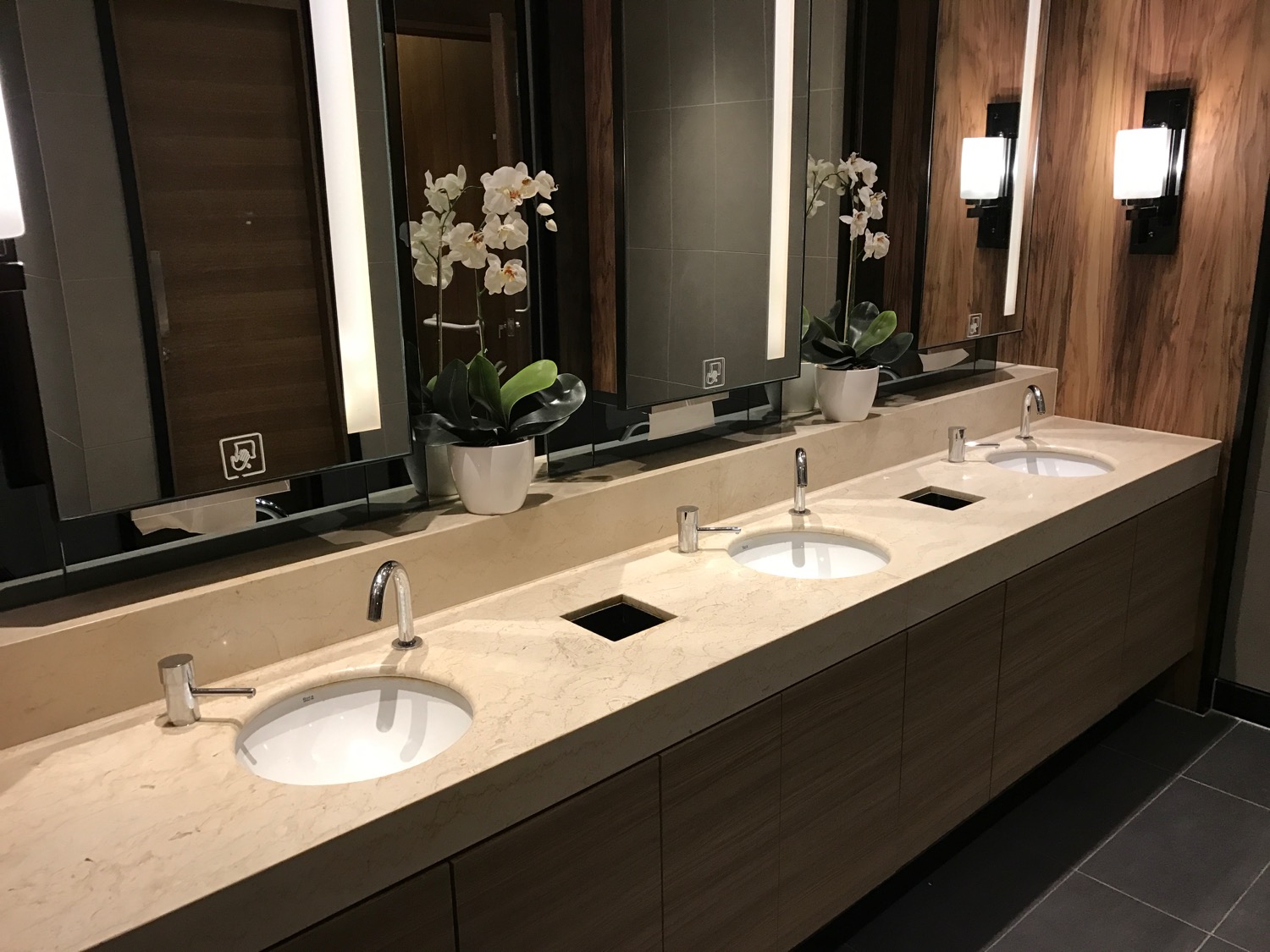 a bathroom with sinks and a mirror