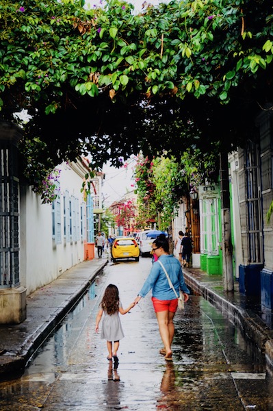Lucy and Carly walking down a Cartagena street