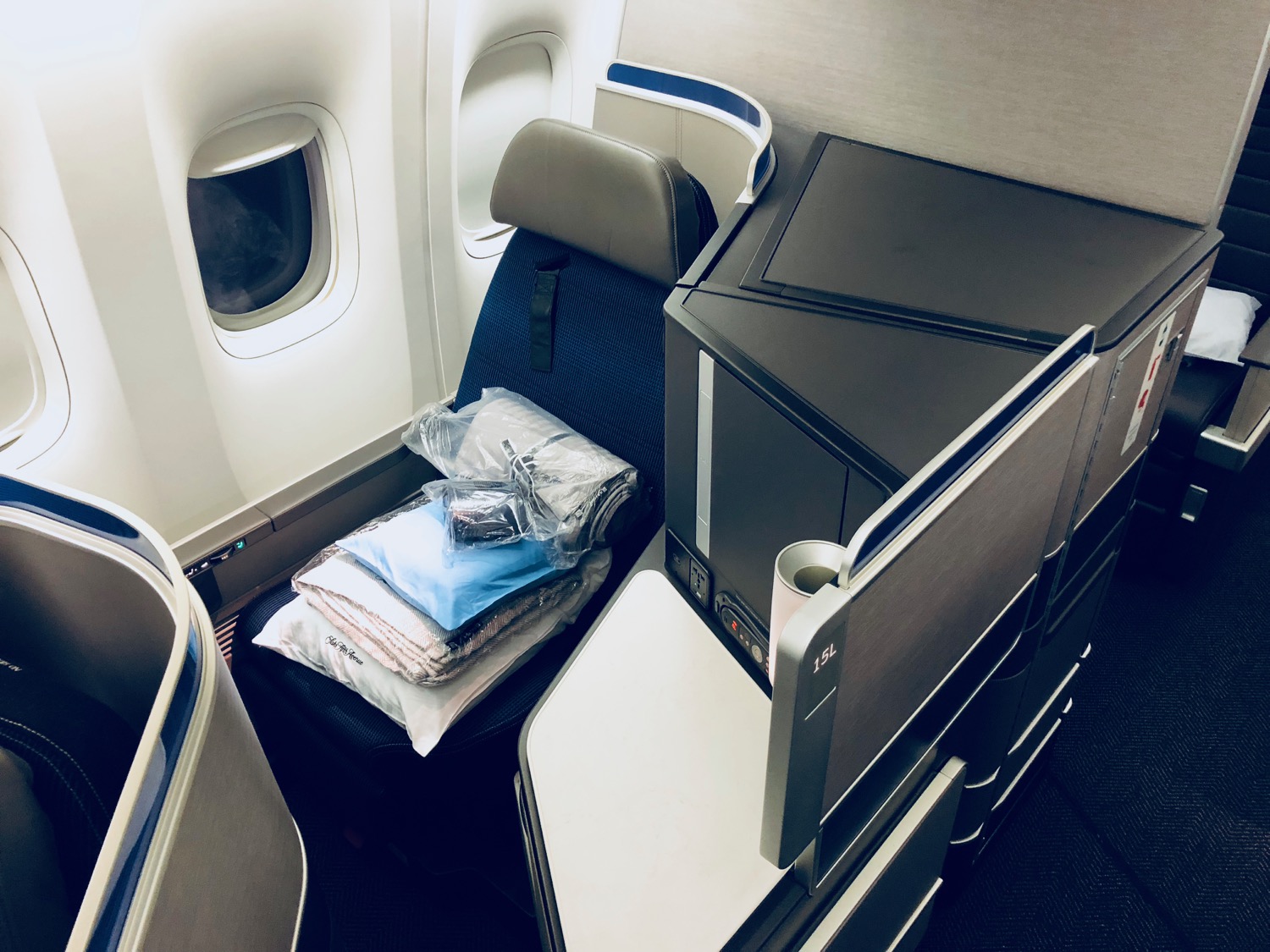 United 777-200 Polaris Business Class Review (courtesy Matthew Klint)
