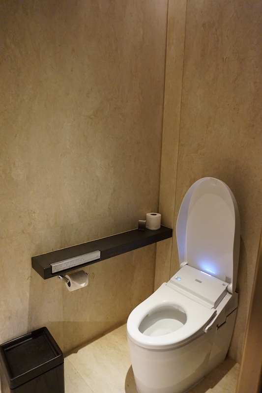 Guest toilet with bidet