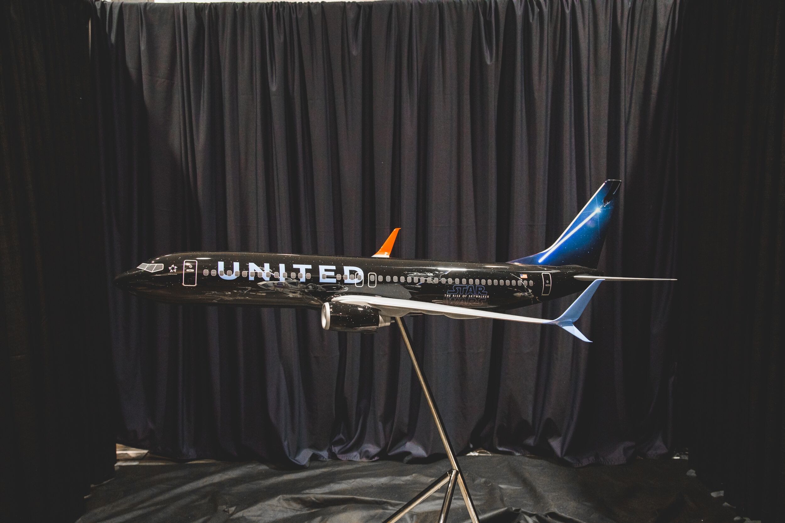 Resultado de imagen para United Airlines Star Wars