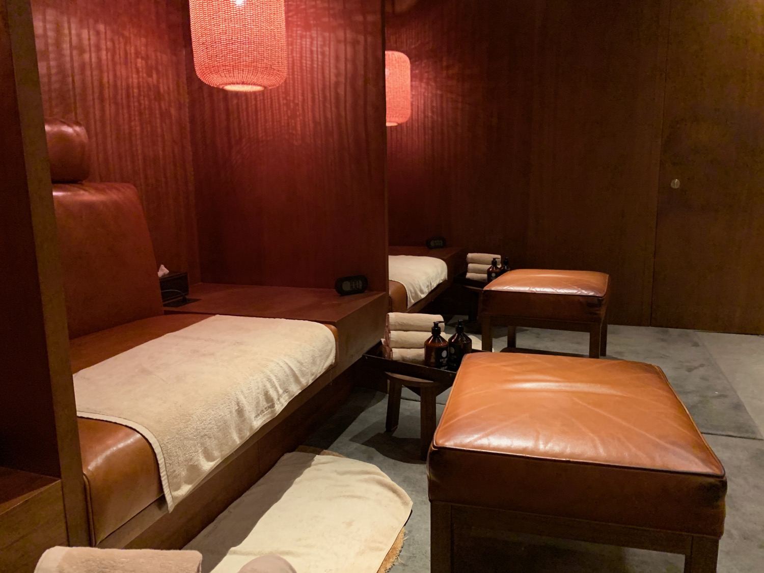 a room with brown leather furniture and a red light