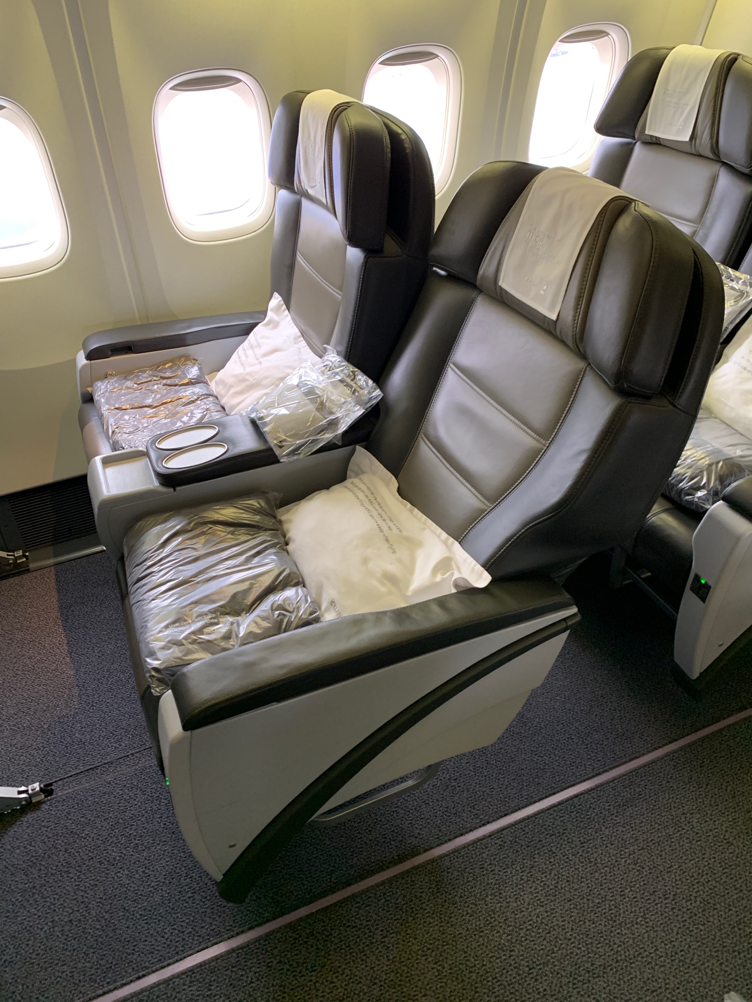 2. Review of Icelandair's Saga Premium Business Class