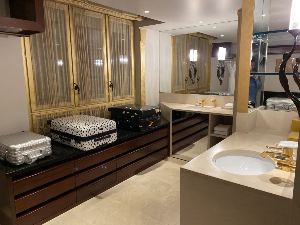 Park Hyatt Paris-Vendome dressing room in bathroom
