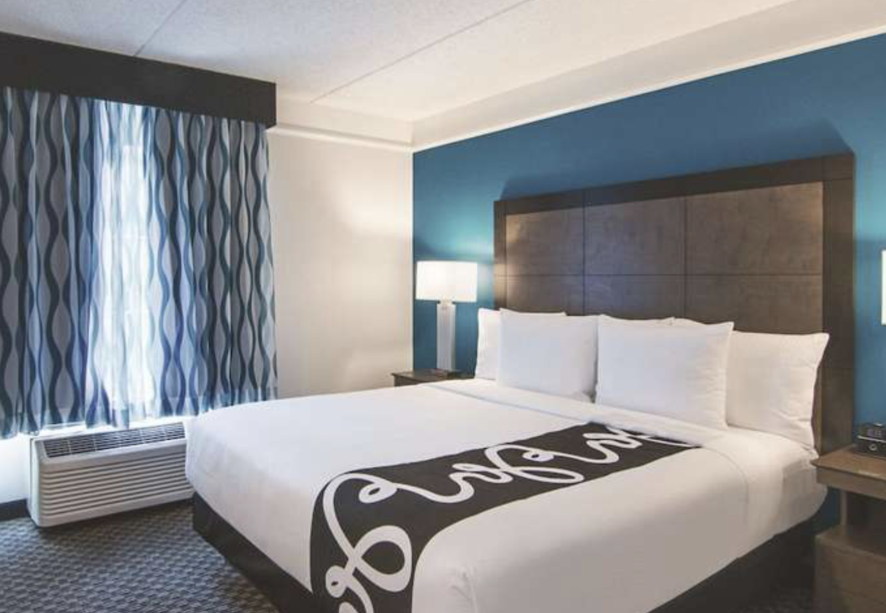 La Quinta room courtesy Hotels.com