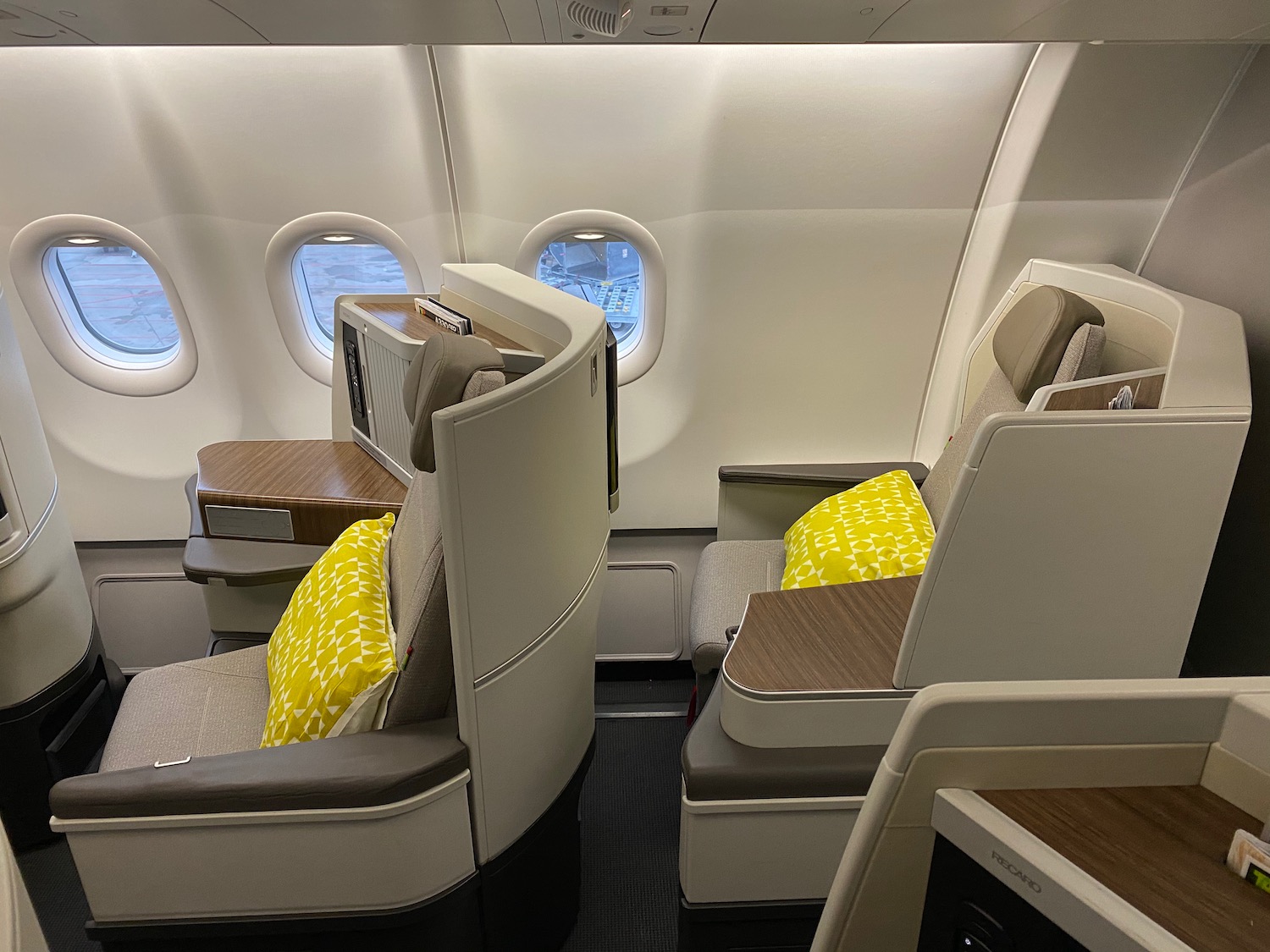 Governable reagere Hong Kong Review: TAP A330neo Business Class - Live and Let's Fly