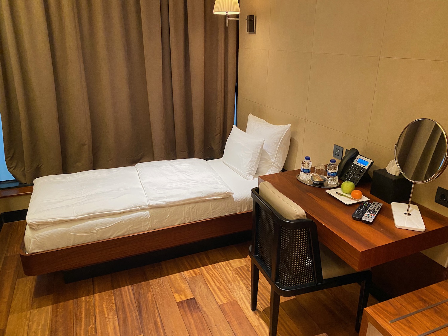 a bed and desk in a hotel room